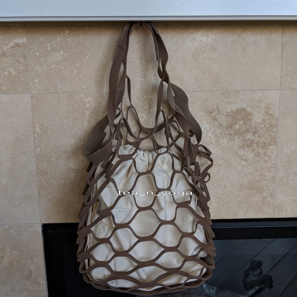 Weaving Tote with Cinch Bag - Picture 6 of 7